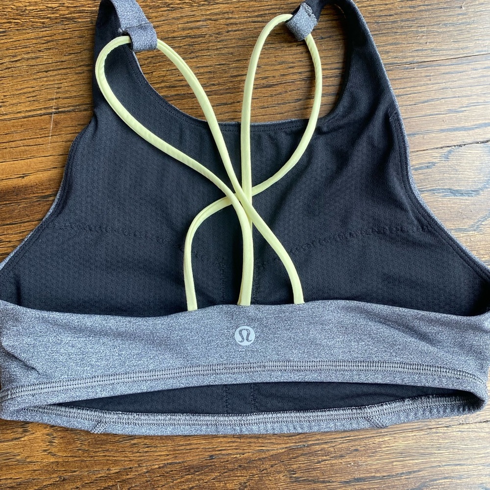 Lululemon sports bra size 4